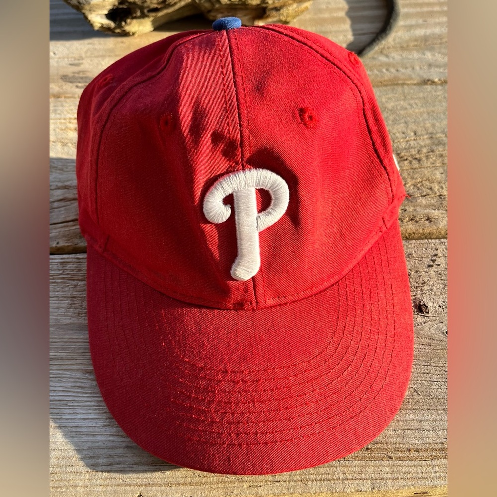 MLB Philadelphia Phillies Red And White Baseball Cap. - Picture 6 of 6